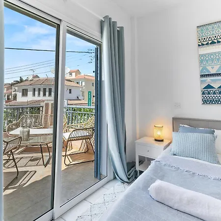 Charming 3-Bedroom Maisonette With Pool Access At Regina Gardens, 700 M Venus Beach Paphos Exterior photo