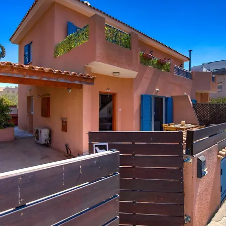 Charming 3-Bedroom Maisonette With Pool Access At Regina Gardens, 700 M Venus Beach Paphos Exterior photo