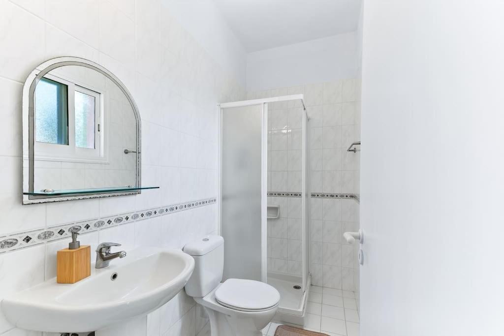 Charming 3-bedroom Maisonette With Pool Access At Regina Gardens, 700 M Venus Paphos