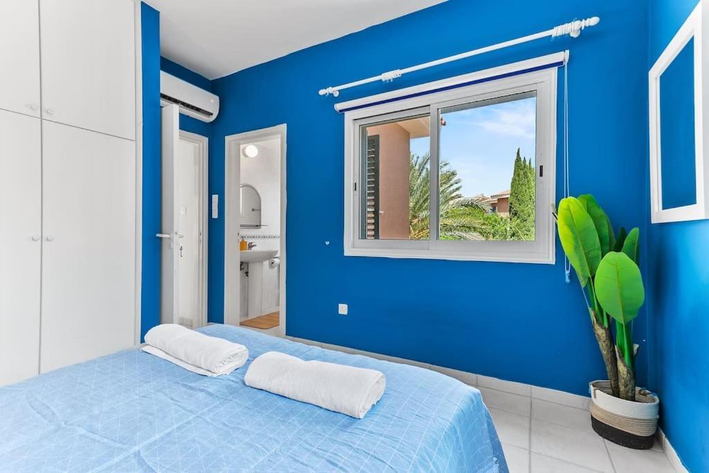 Villa Charming 3-bedroom Maisonette With Pool Access At Regina Gardens, 700 M Venus Paphos