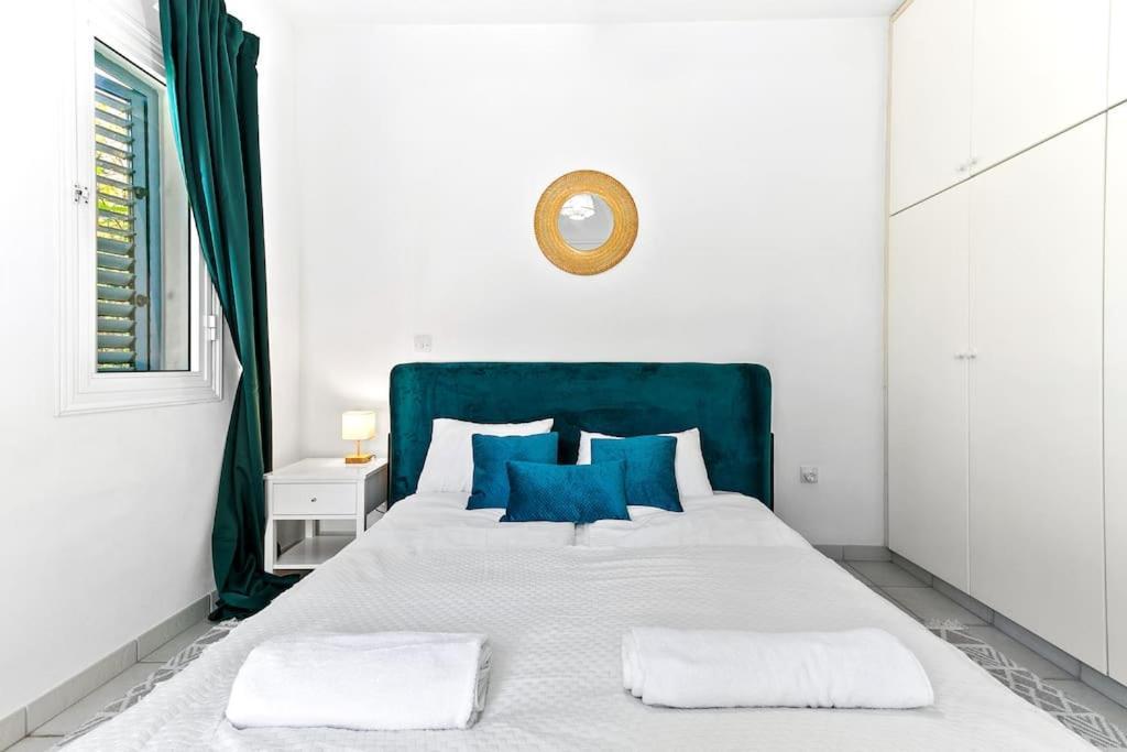 Charming 3-bedroom Maisonette With Pool Access At Regina Gardens, 700 M Venus
